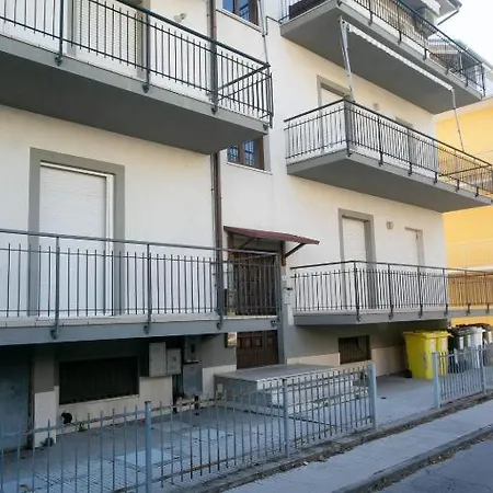 Trilocale A 50mt Dal Mare Di - M125 * Marcelli